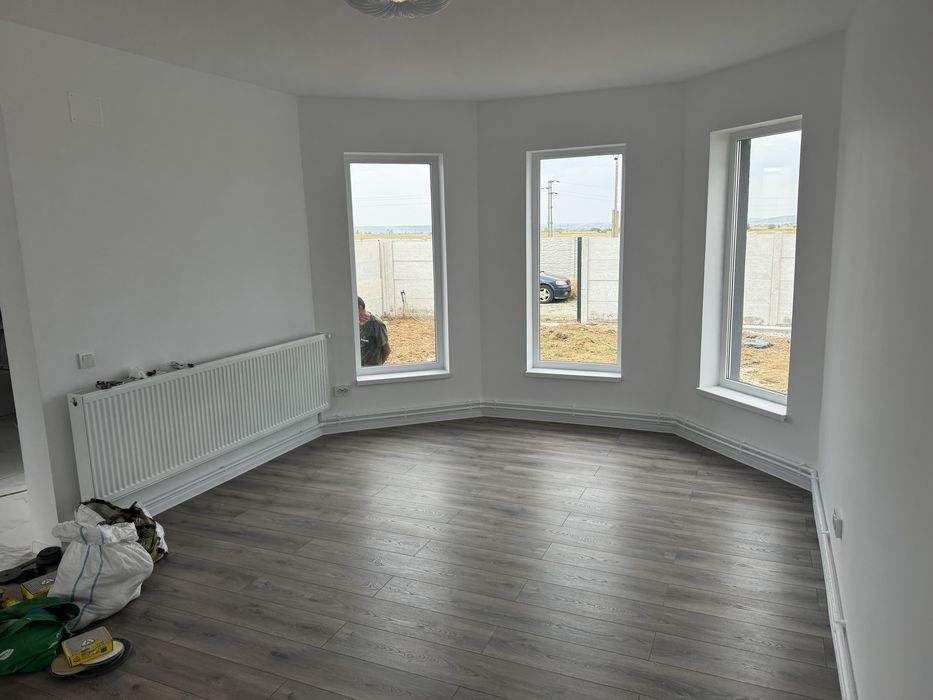 Vila Tancodrom parter +1 Etaj :3 dormitoare 2 bai living bucatarie nou