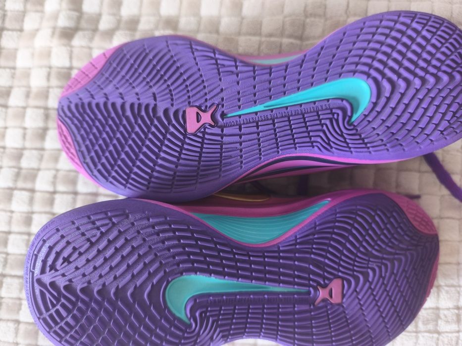 Баскетболни дамски маратонки Nike