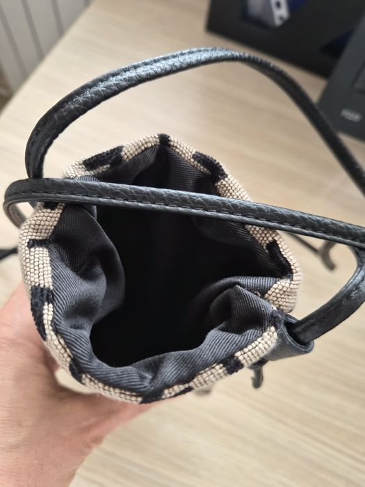 Чантичка за телефон Зарена