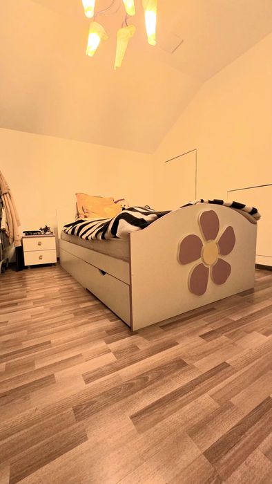 Set dormitor copii complet, 7 piese, alb & roz – stare impecabilă,