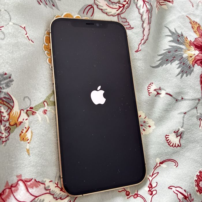 Vand iphone 12 Pro Gold