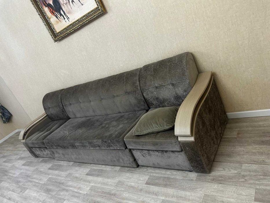 Диван хоротший с креслами