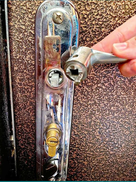 Вскрытие дверей открыть сейф вскрытие сейфа ремонт ручек замена замков