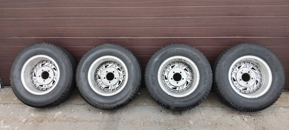 Jante aliaj 5x114,3 retro R14 impecabile made in USA  Cooper Cobra Radial G/T
Anvelope 215 70 14 M+S
Import Olanda