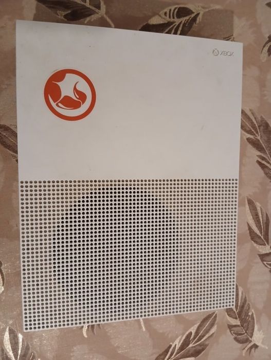 Vând Xbox one 1TB