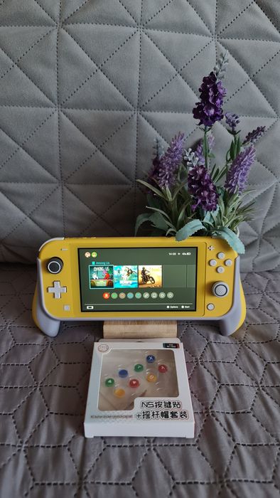Nintendo switch lite с подаръци