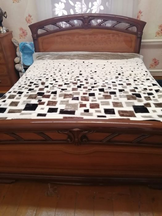 Продам спальный гарнитур