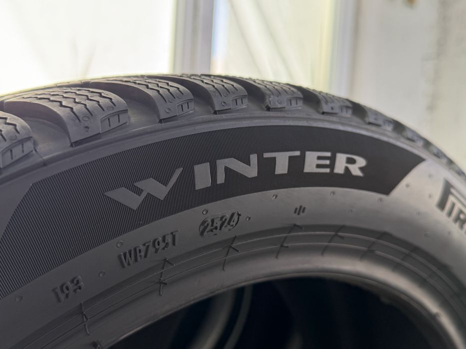 “Dot 24” 235/45/18 Pirelli 4Броя: 400€ 8мм