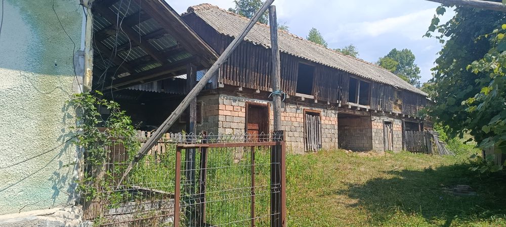 Casă de vânzare la țară.