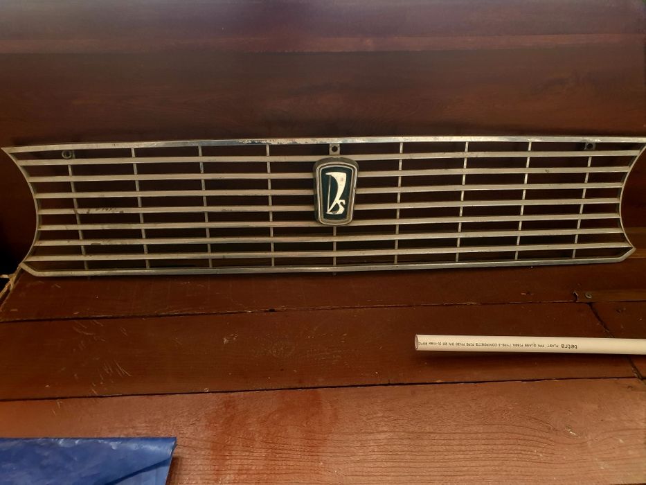 Bu VAZ-2101 avtomobilining radiator panjarasi (oblitsovka). 
Uskunanin