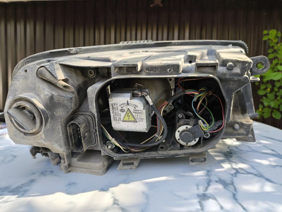 Продам фары на Ауди а 6 ц 6