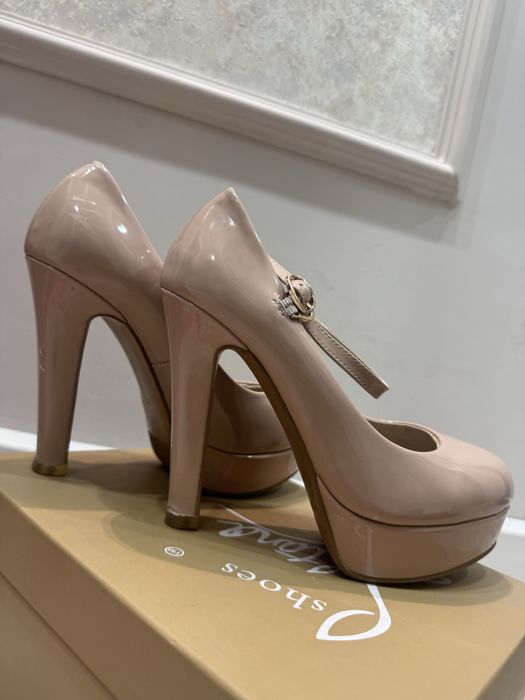 Туфли лакированные кремовые