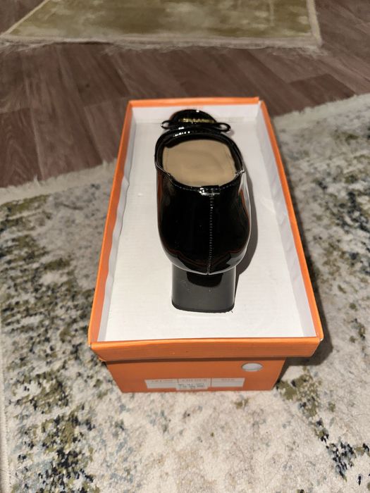 Продам туфли новые