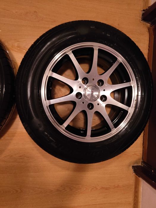 Vând roti complete pe 15 cauciucuri yokohama de vara jante dezent