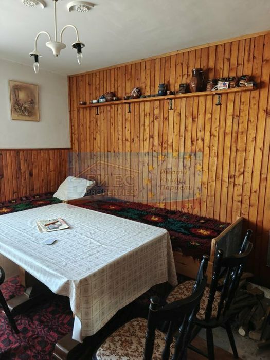 Къща - близнак в с. Боснек 100 м², двор - 288 м²