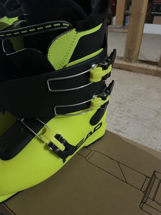 Vand clapari noi  ski pret 350 lei