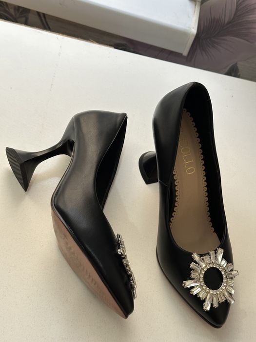 Қара туфли ,ақ туфли