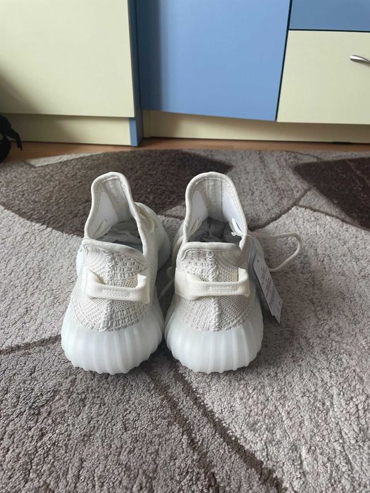 Yeezy 350 bone nou