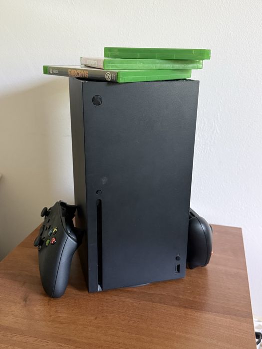 Xbox series X + 2 controlere + 4 jocuri