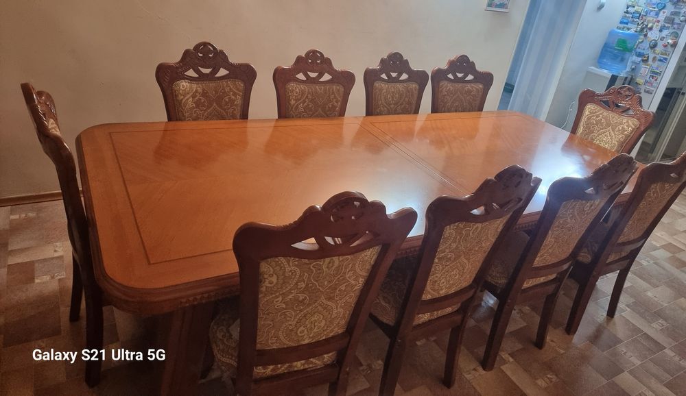 Стол для гостинной