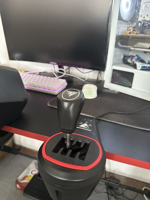 Thrustmaster t128 с педали и скоростен лост гаранция 2 години още