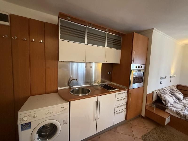 Дава се под наем Едностаен апартамент в София, Център - 33 кв.м за 550 € - Снимка #2