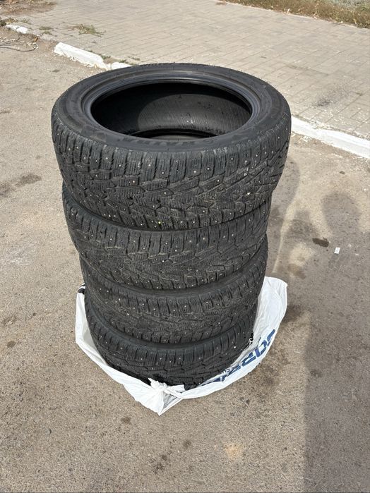 Продам зимние шины комплект