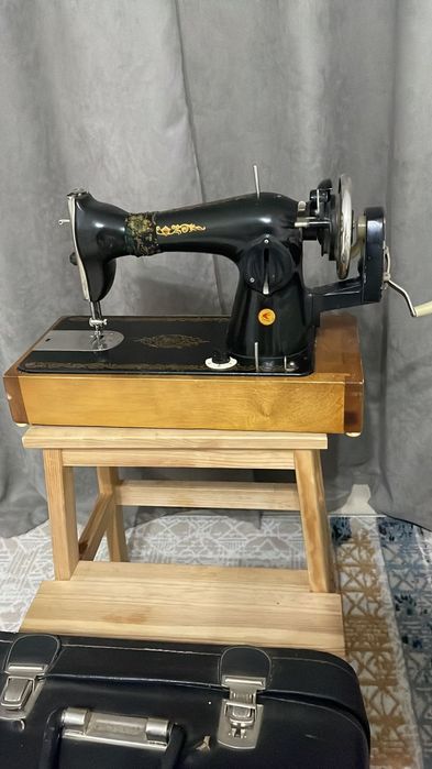 Продам швейную машинку