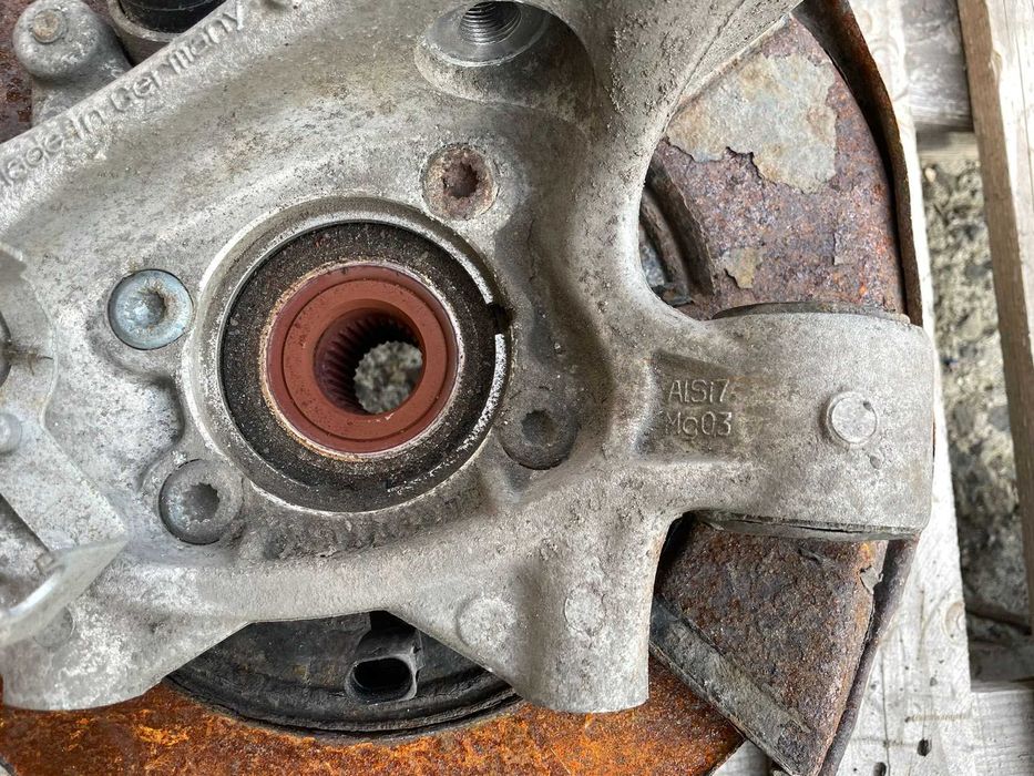 Заден Десен Шенкел Главина Porsche Cayenne 3.0D 92A/2012г