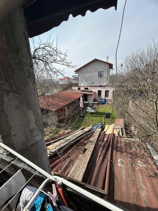 Двуетажна къща в с. Войнеговци!