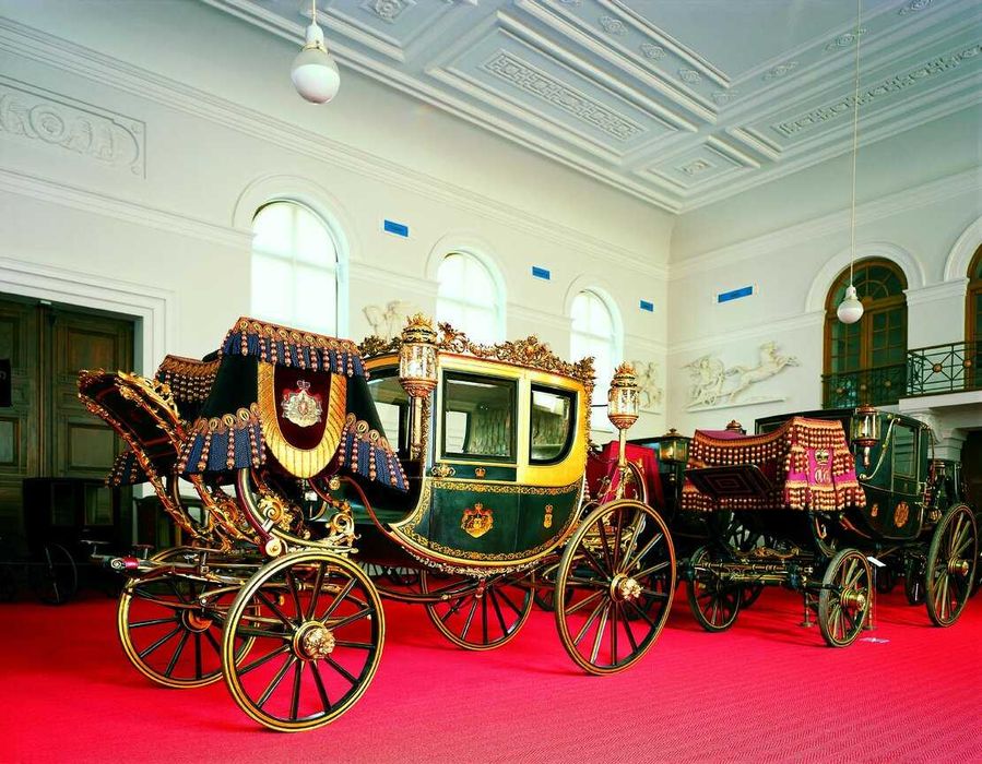 Старинна немска керамична халба с гравиран калаен капак на бира T & T