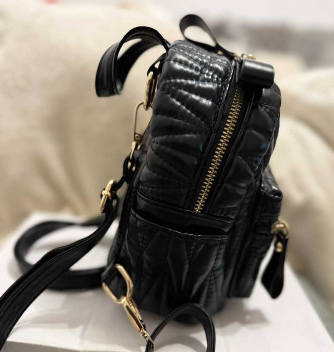 Черна дамска раница