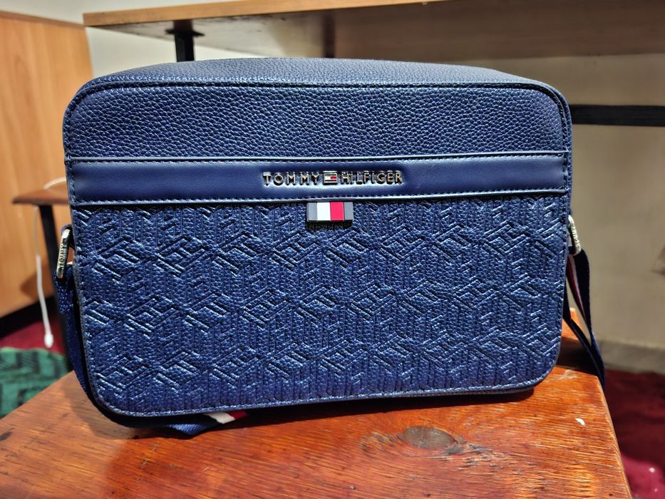 Tommy Hilfiger продается