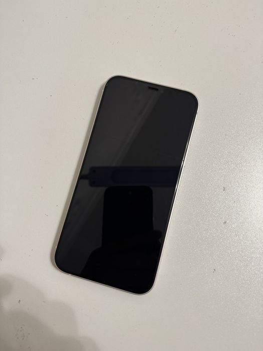 Iphone 12.