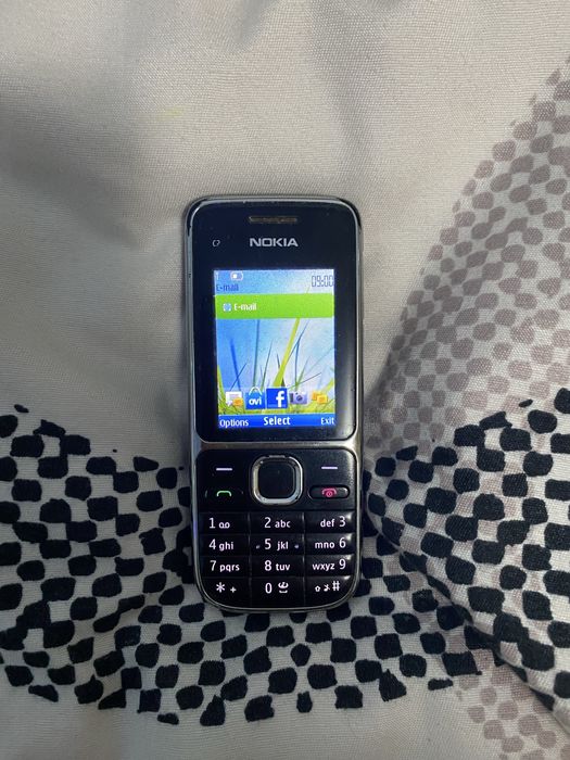 Nokia C2-01 – telefon clasic cu tastatură