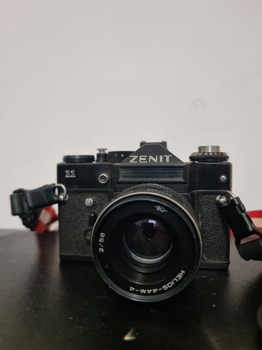 Aparat foto Zenit 11 echipat cu obiectiv Helios-44M-4 2/58