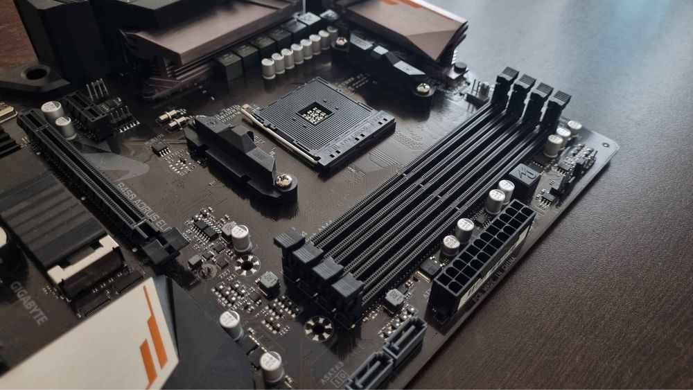 Placa de baza Gigabyte B450 Aorus Elite AM4 Gaming