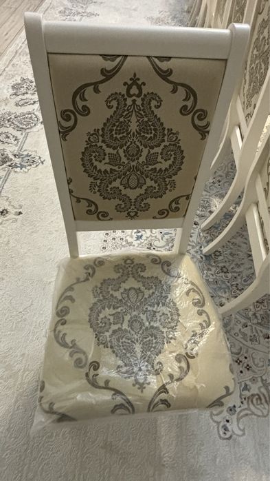 Стол со стульями