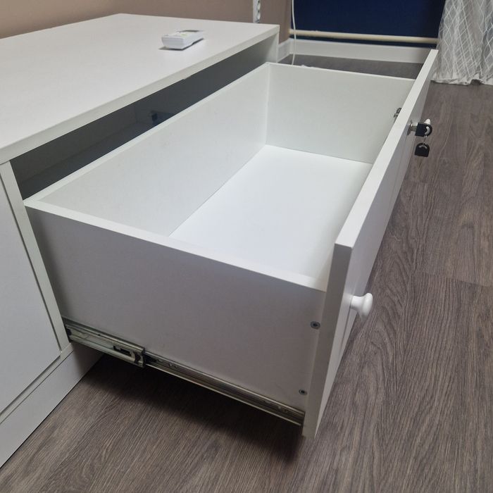 Тумба под  телевизор.