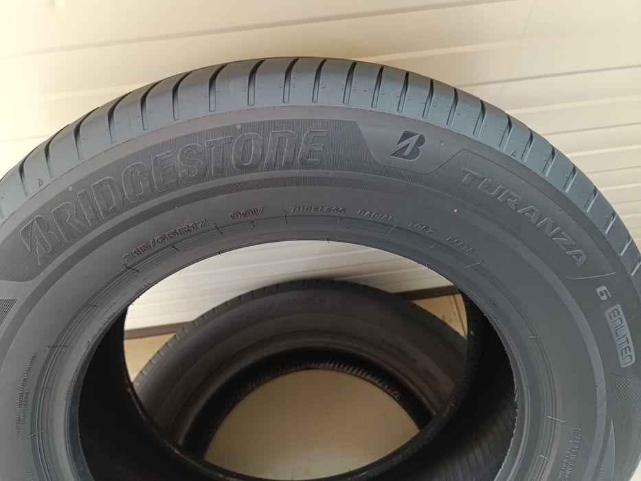 2бр летни гуми 215/65/17/Bridgestone turanzza6/Enleten6/dot0924/5мм грайфер