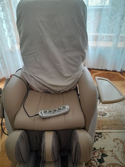 Продам массажное  кресло