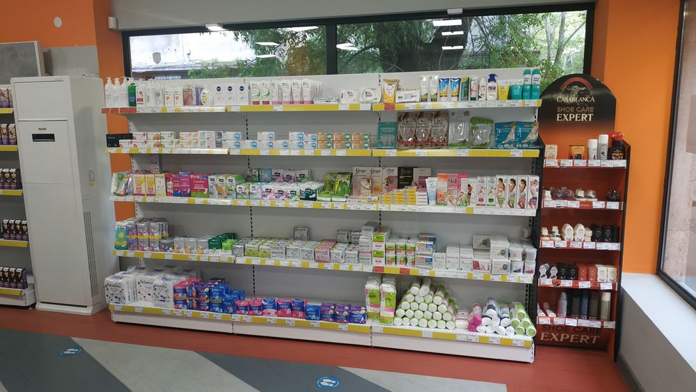 Стелажи за магазини