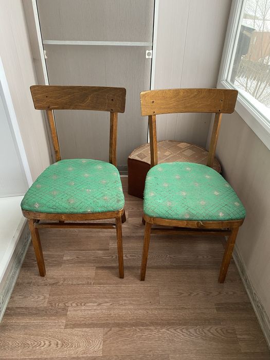 Продам два деревянных стула