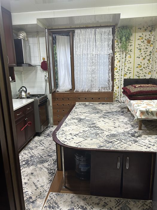 Продаётся 3х комнатная переделанная в 4 х квартира