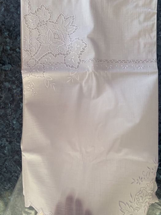 Нова покривка, винил, 110 х 140 см, имитира рязана дантела