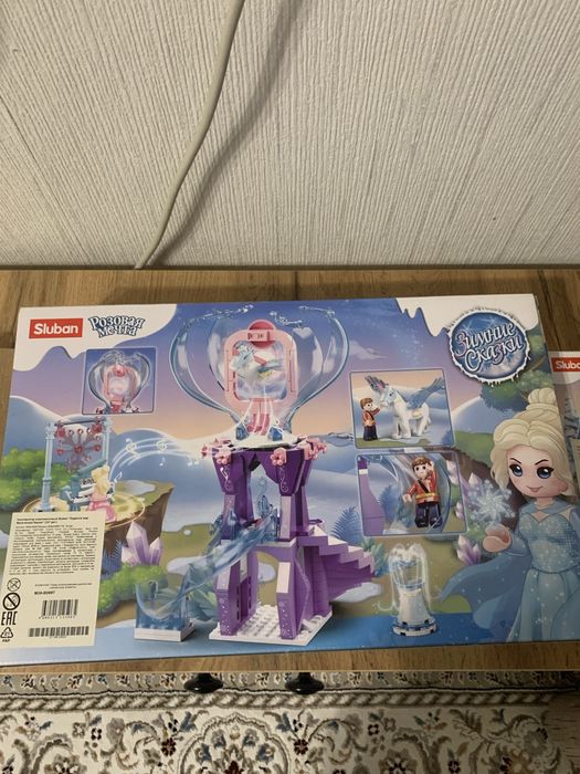 Продам доску - мольберт и лего для девочек