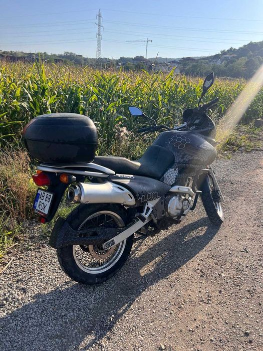 Motocicleta Suzuki XF650 Freewind