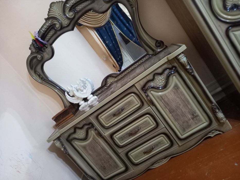 Mebel spalni shkaf
