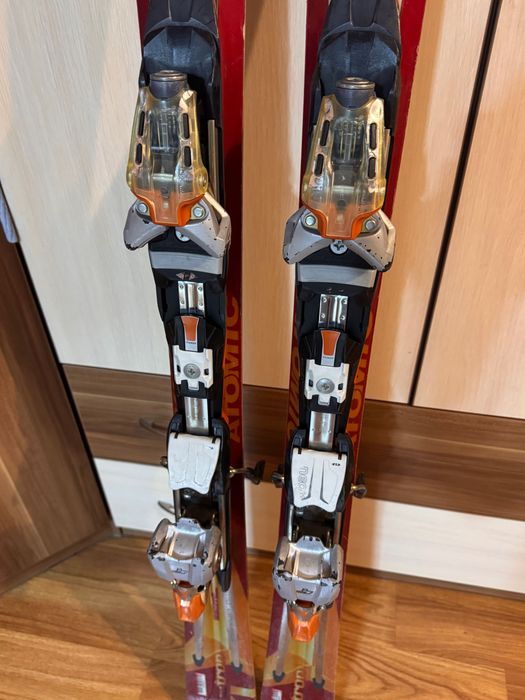 Продам лыжи Atomic мужские