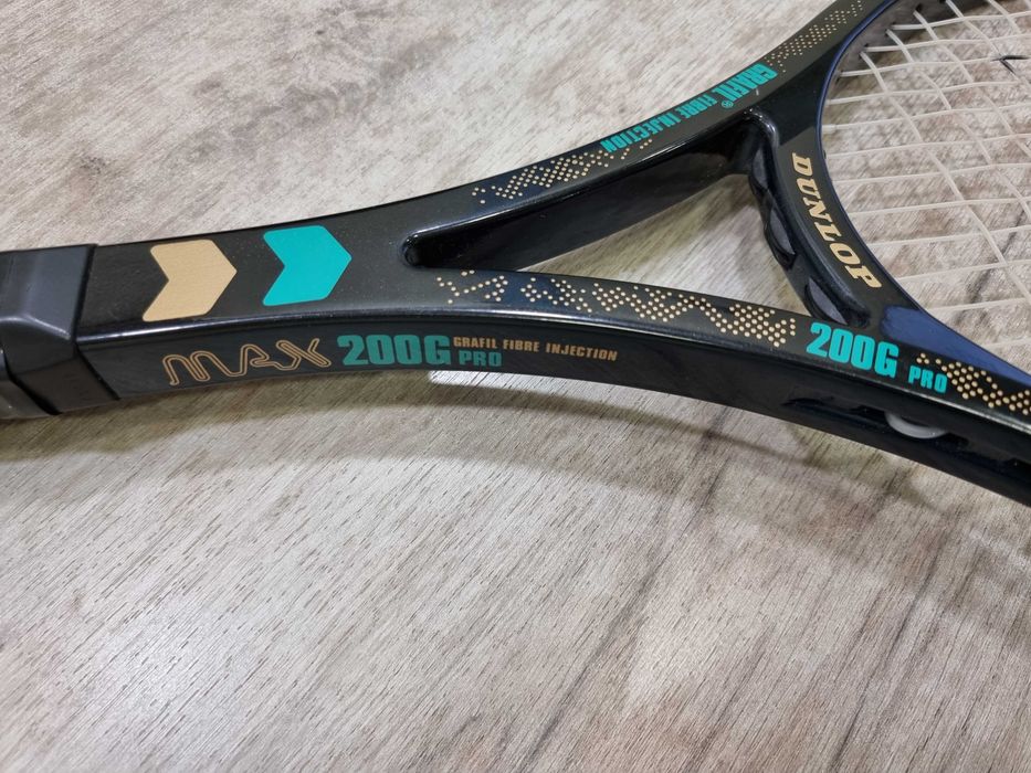 Легендарна тенис ракета Dunlop Max 200G Pro